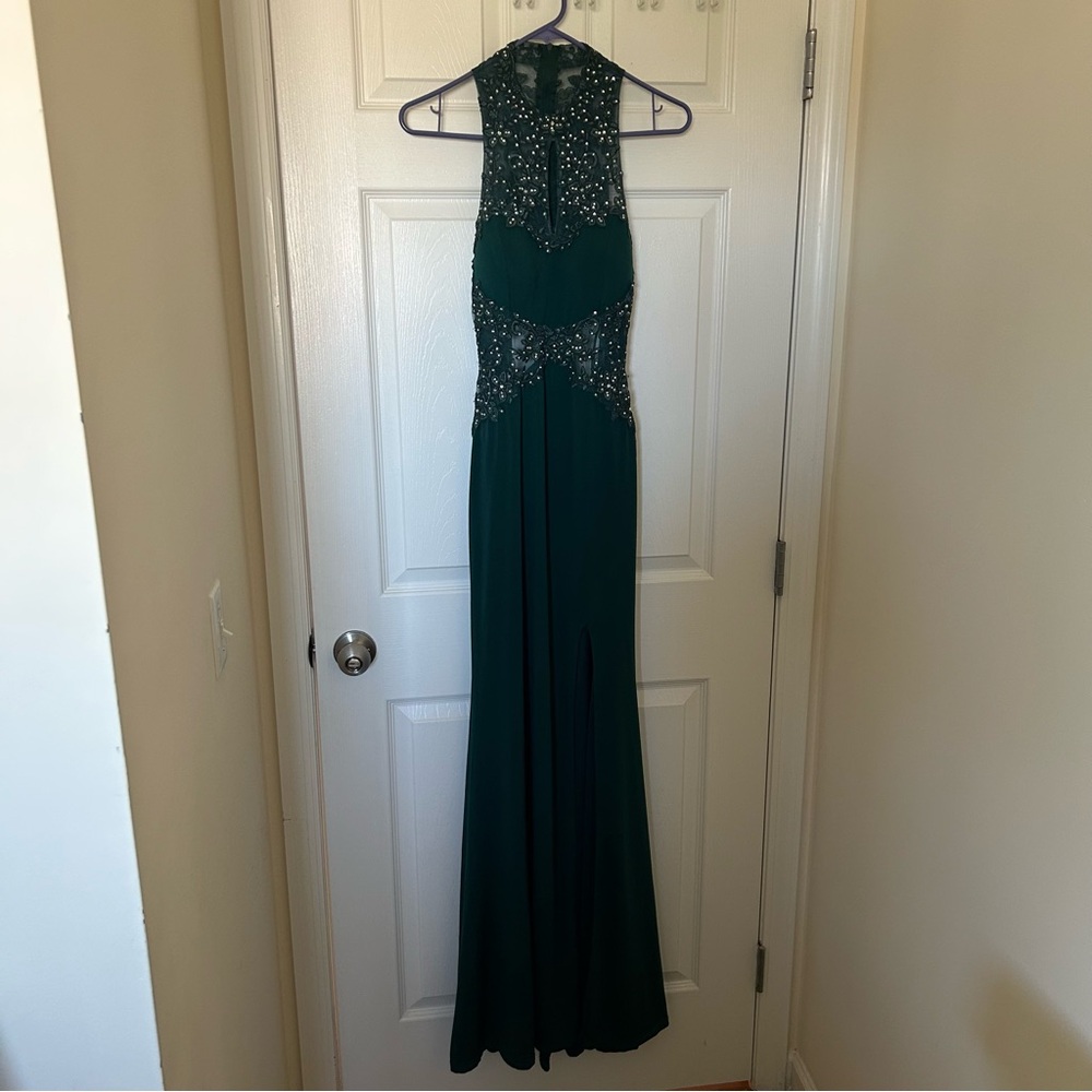 Elegant emerald green prom beaded dress - Picture 3 of 8